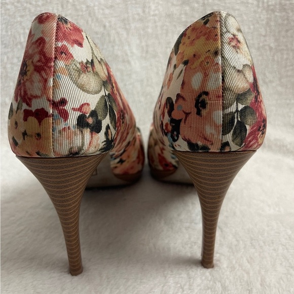 Christian Siriano Cream and Pink Floral Heels - Picture 4 of 10